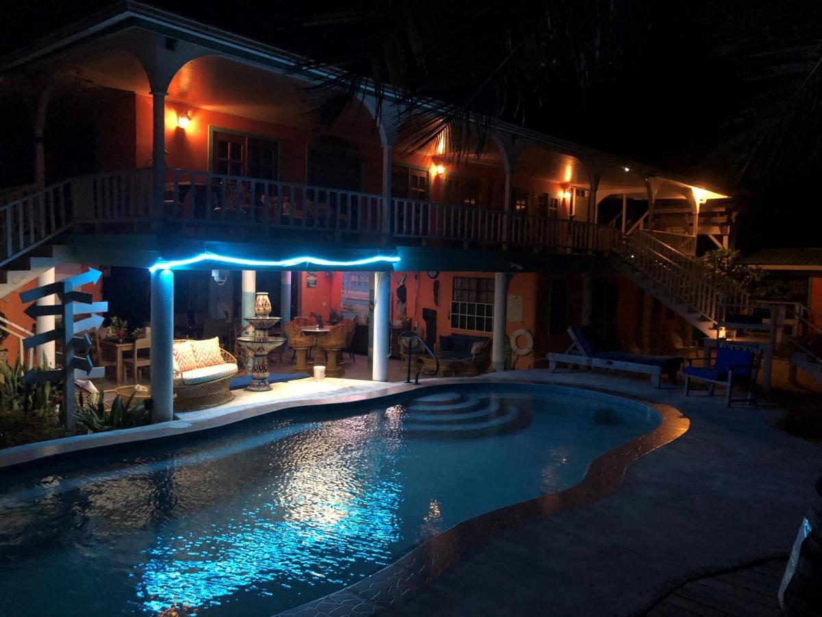 Coral Cove Inn Maya Beach Exterior photo